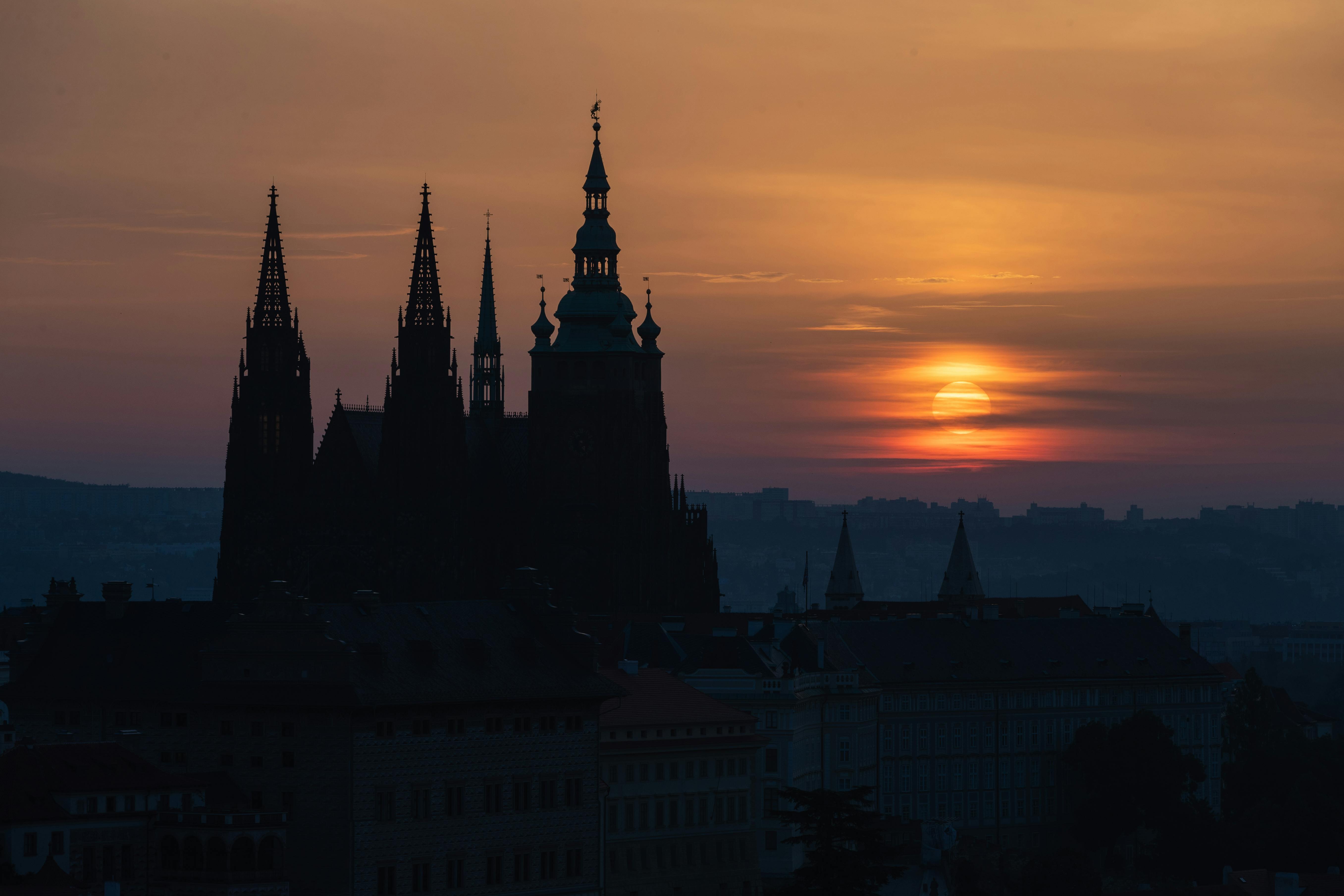 Východ slunce nad Pražským hradem